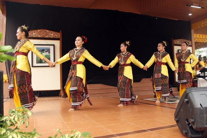 Mengenal Tari Rondang Bulan Tarian Kegembiraan Gadis Mandailing Merdeka Com
