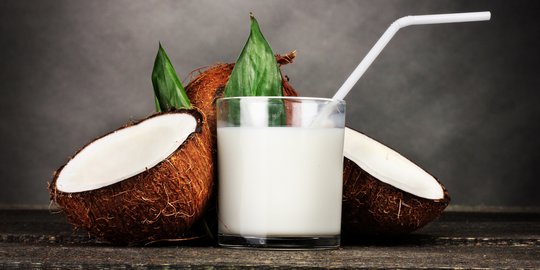 6 Manfaat Santan Kelapa untuk Kesehatan Rambut, Bantu Atasi Ketombe
