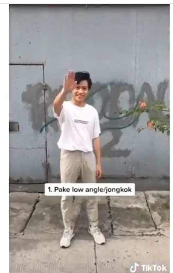 tips agar terlihat tinggi saat difoto