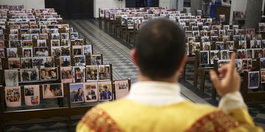 Belum ke Gereja, Umat Katolik di Solo Masih Ibadat Secara Online