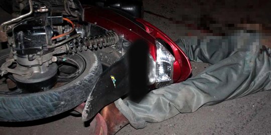 Gagal Menyalip Truk Kontainer, Pemotor Tewas Terlindas