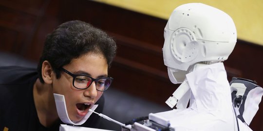 Pria Mesir Ciptakan Robot yang Mampu Lakukan Tes Covid-19