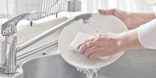 3 Cara Membuat Sabun Cuci Piring Secara Alami dan Kimia, Aman dan Mudah Dibuat