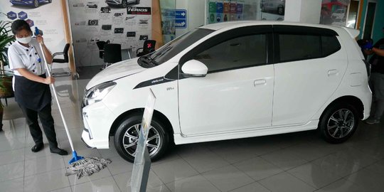 Penjualan Mobil Menukik Tajam