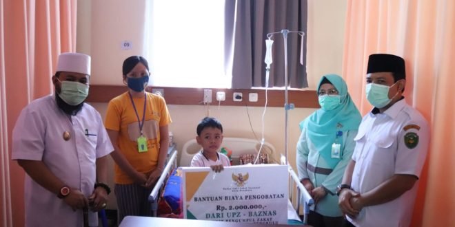 wali kota bengkulu helmi hasan dan wakil wali kota dedy wahyudi menjenguk rhecy ananda putra 6