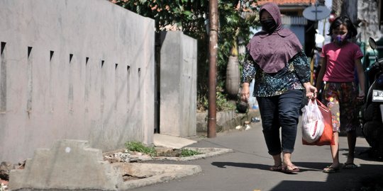 Melihat Lebih Dekat Makam di Gang Pisangan Timur