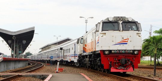 Kereta Api Jarak Menengah Di Sumut Mulai Beroperasi Dengan Protokol Kesehatan Ketat Merdeka Com