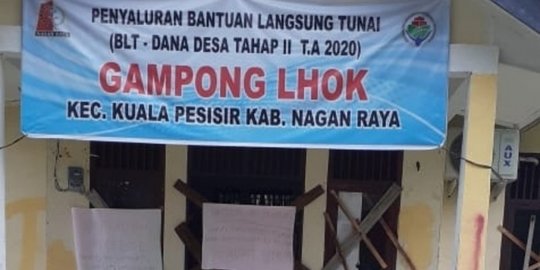 Tuntut Transparansi, Warga Segel Kantor Desa di Nagan Raya