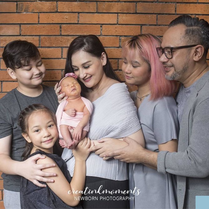 kelahiran anak keempat mona ratuliu