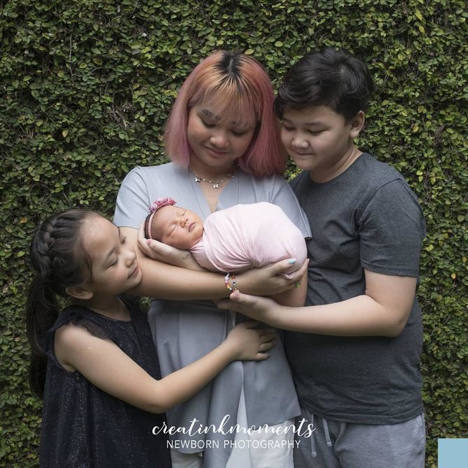 kelahiran anak keempat mona ratuliu