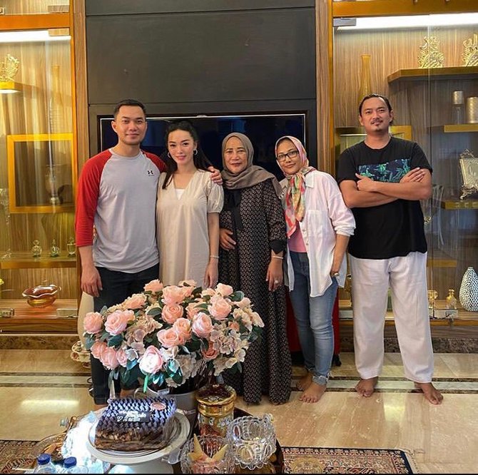setelah menikah ini 5 momen pertemuan pertama kalinya zaskia gotik dengan ibu mertua