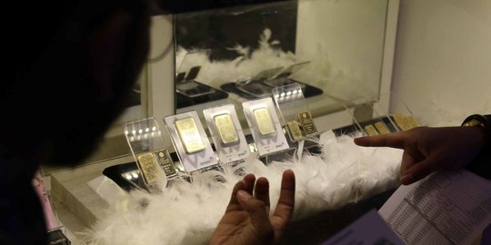 Harga Emas Turun Rp5.000 Menjadi Rp895.000 per Gram