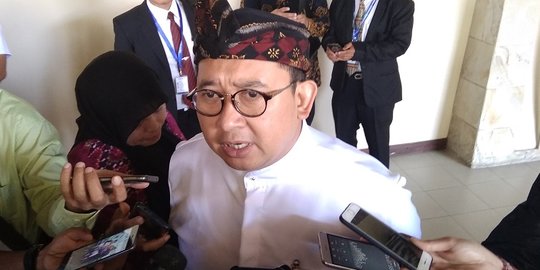 Potret Perpustakaan Milik Fadli Zon, Unik dan Banyak Benda Antik