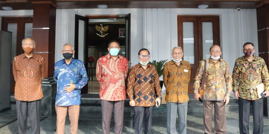 Bertemu Purnawirawan TNI-Polri, Jokowi Jelaskan Kondisi Terkini Dampak Covid-19