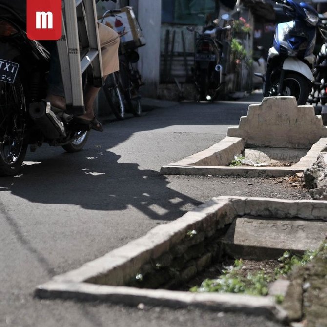 makam viral di pinggir jalan