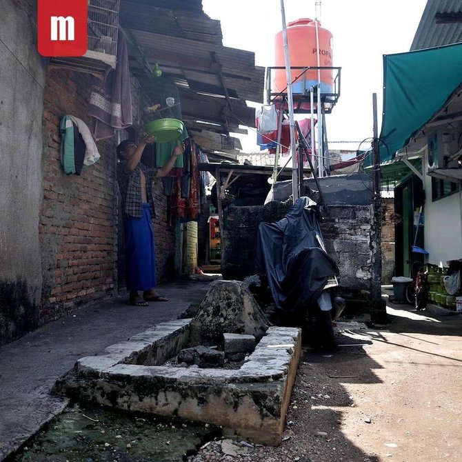 makam viral di pinggir jalan