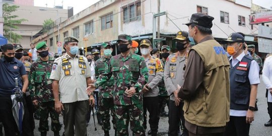 Panglima TNI dan Kapolri Tinjau Protokol Kesehatan di Pusat Perbelanjaan Kota Malang