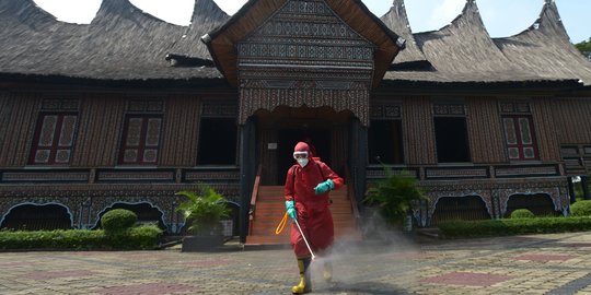 TMII Kembali Dibuka, Pengunjung Didominasi Pesepeda