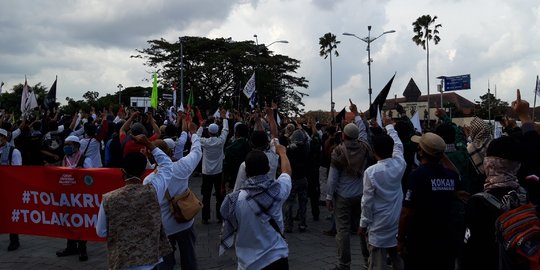Ribuan Massa Gelar Aksi Tolak RUU HIP di Titik Nol Kilometer Yogyakarta