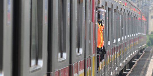 Ketiduran, Pengguna KRL Terkunci Dalam Kereta di Stasiun Bekasi