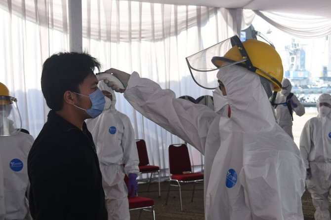 penyelamatan abk oleh tim satgas kesehatan covid 19 indonesia