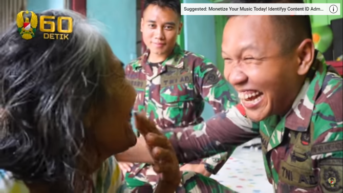 satgas tni 4 bulan rawat nenek sumiyati lumpuh di wilayah tugas