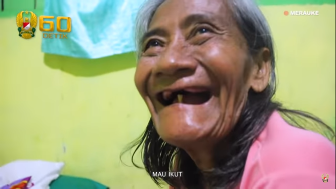 satgas tni 4 bulan rawat nenek sumiyati lumpuh di wilayah tugas
