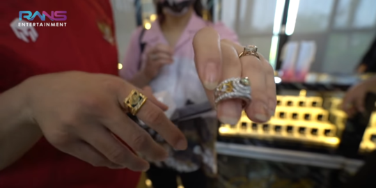 Kaget Diberi Hadiah Mewah, Ini Potret Cincin Berlian Nagita ...
