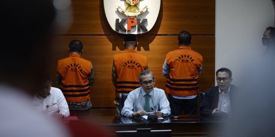 KPK Tahan 3 Tersangka Mantan Pimpinan DPRD Jambi