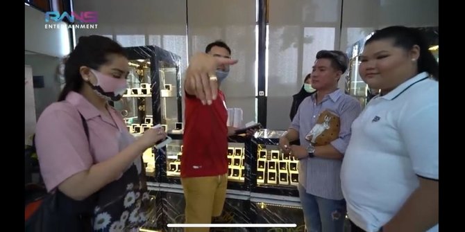 Raffi Ahmad Nagita  Slavina Dapat Hadiah Cincin  Berlian  