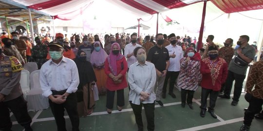 Mensos dan Ketua DPR Salurkan BST di Kabupaten Tangerang