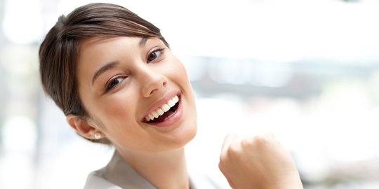 8 Cara Alami Memutihkan Gigi yang Cepat dan Mudah