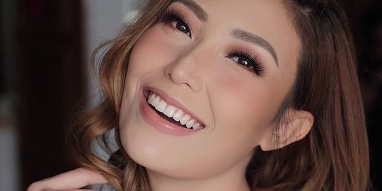 Tanpa Make Up, Ini Wajah Ayu Dewi yang Curi Perhatian