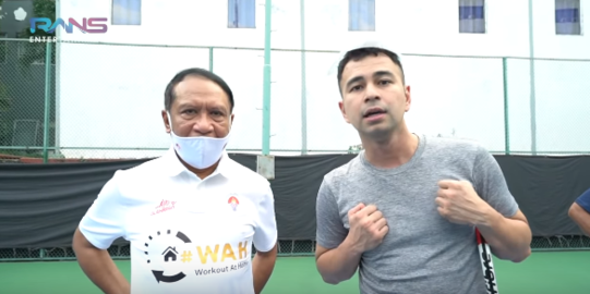 Potret Raffi Ahmad Main Tenis Bersama Menteri Zainudin Amali, 'Masak Disuruh Push Up'