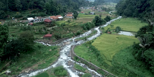 Jadi Destinasi Dadakan, Sungai Cihonje di Sumedang Tawarkan Wisata Air Eksotis