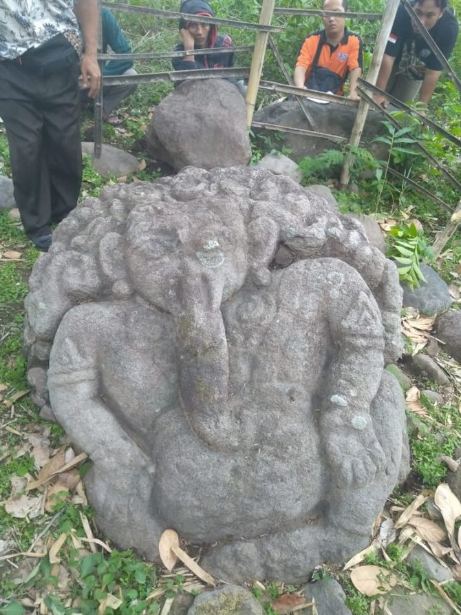 patung ganesha berambut keriting di magetan