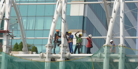 Meninjau Progres Pembangunan Jalur LRT Jabodebek