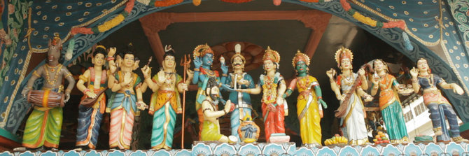 mengunjungi kuil shri mariamman tempat ibadah umat hindu tertua di medan