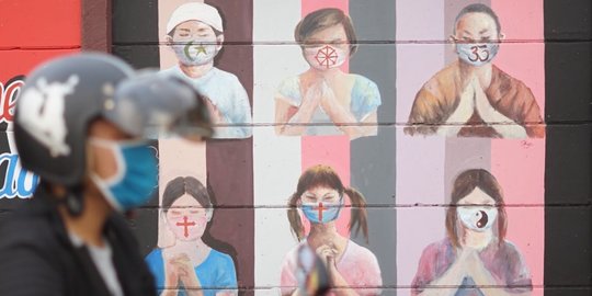 Mural Umat Beragama Gunakan Masker Hiasi Depok