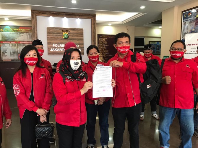 ketua dpc pdi perjuangan jakarta selatan yuke yurike