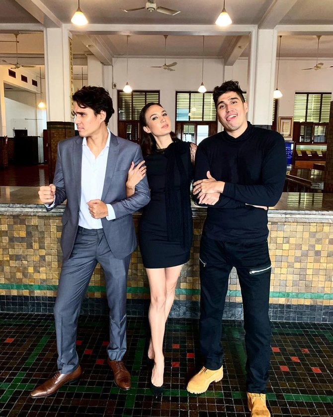 nadine chandrawinata bersama kedua adiknya