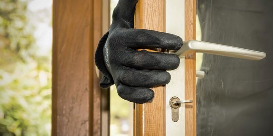 Panik Aksinya Ketahuan, Pencuri Ini Bacok Pemilik Rumah hingga Kritis
