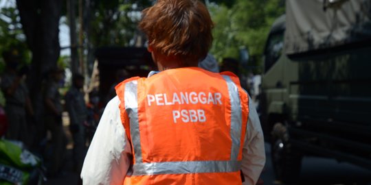 Langgar Protokol Kesehatan Saat CFD, Warga Disuruh Memungut Sampah