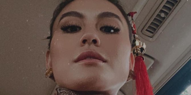 Agnez Mo Tampil Cantik Pakai Kebaya Rancangan Anne Avantie Dilamar Raphael Maitimo 