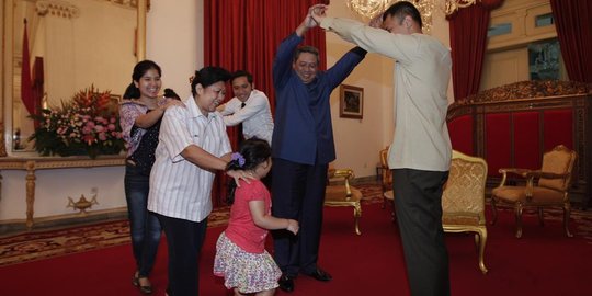 AHY Unggah Foto SBY & Bu Ani Main dengan Anak Cucu, Annisa Pohan Sampai Menangis
