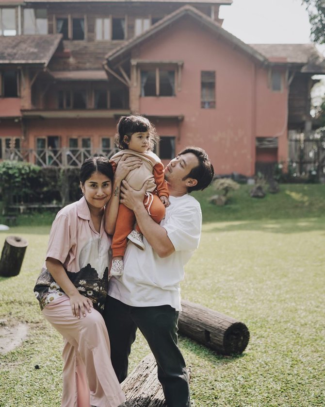 tarra budiman dan keluarga