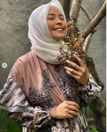 busana tantri kotak