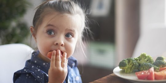 Begini Cara yang Bisa DIlakukan Orangtua untuk Membuat Anak Suka Makan Sayur