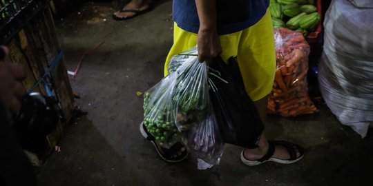 Pasar Jaya Larang Penggunaan Kantong Plastik Sekali Pakai Mulai Besok