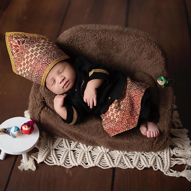 super gemas ini 6 potret new born anak arief muhammad dan tiara pangestika